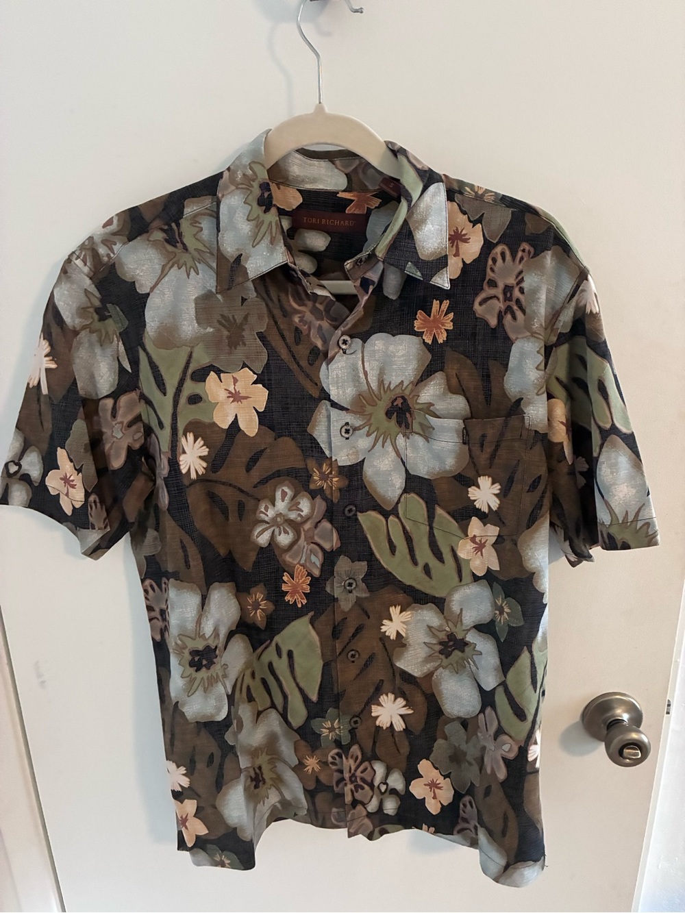 Tori Richard Olive and Brown Floral Short-Sleeve Button-Down Shirt 100% silk